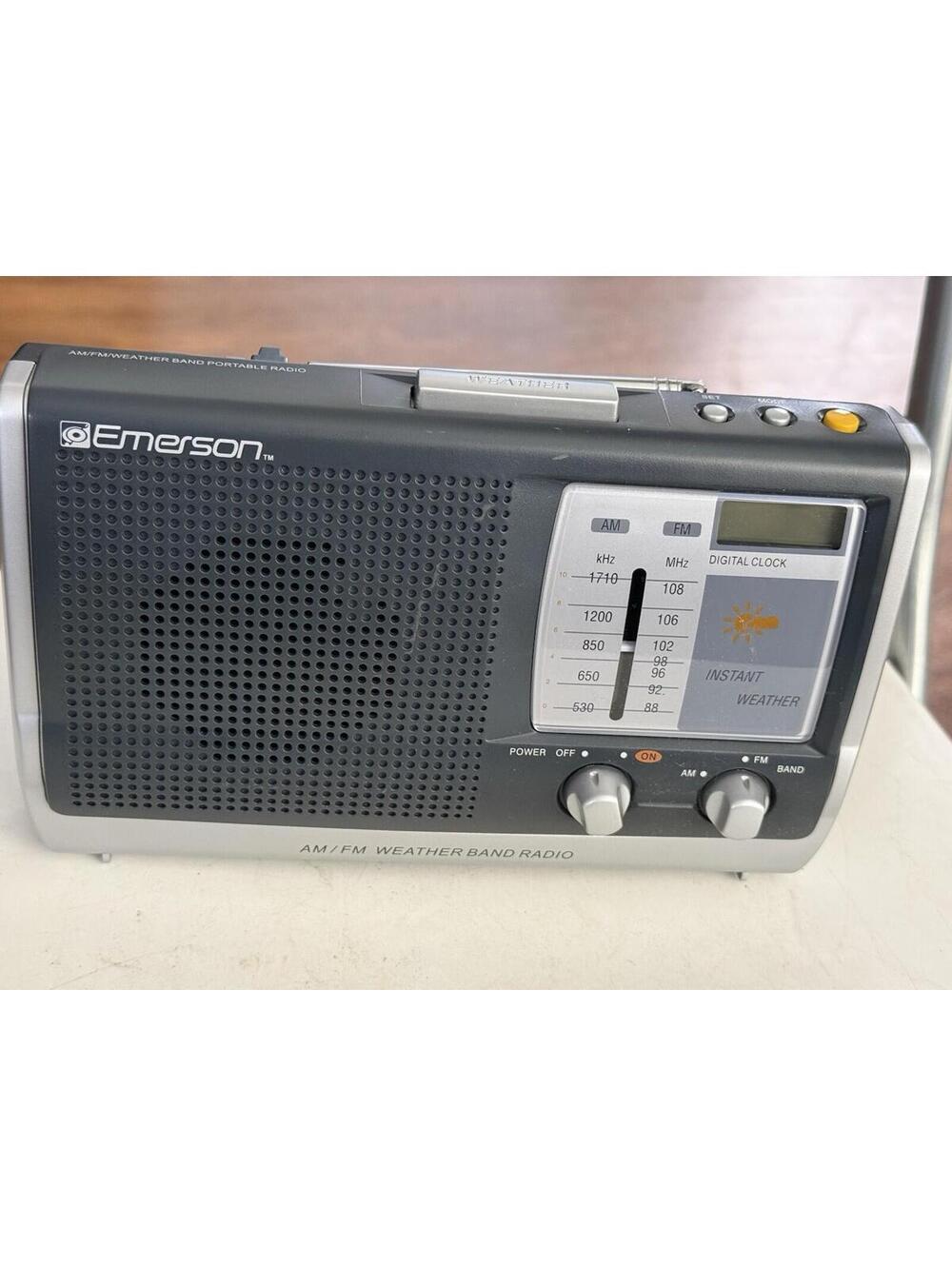 Emerson  AM/FM Weather Band Radio Plug-in Or Battery RP6251 Clock